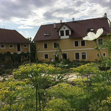 Statek Lunikov Farm stay